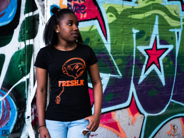 femme tee-shirt noir orange