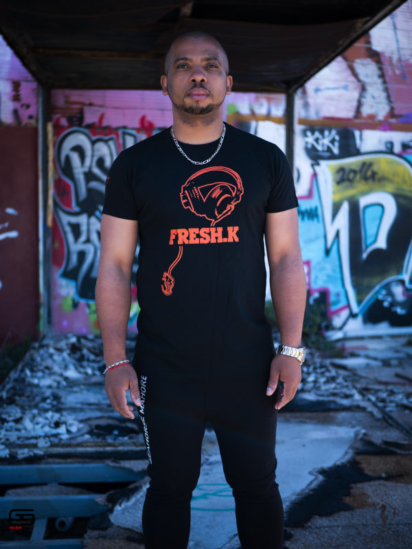 tee-shirt noir orange